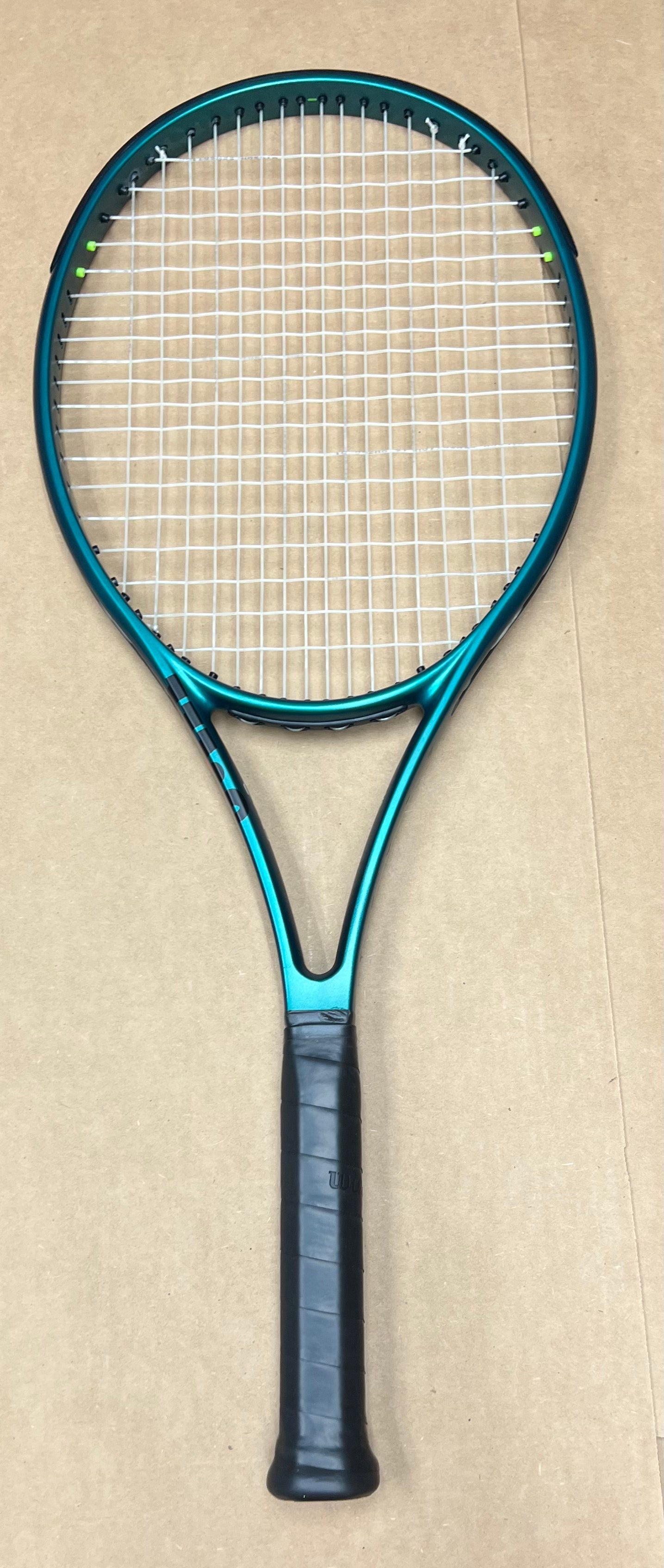 Used - Wilson Blade 104 v9 (4 3/8")