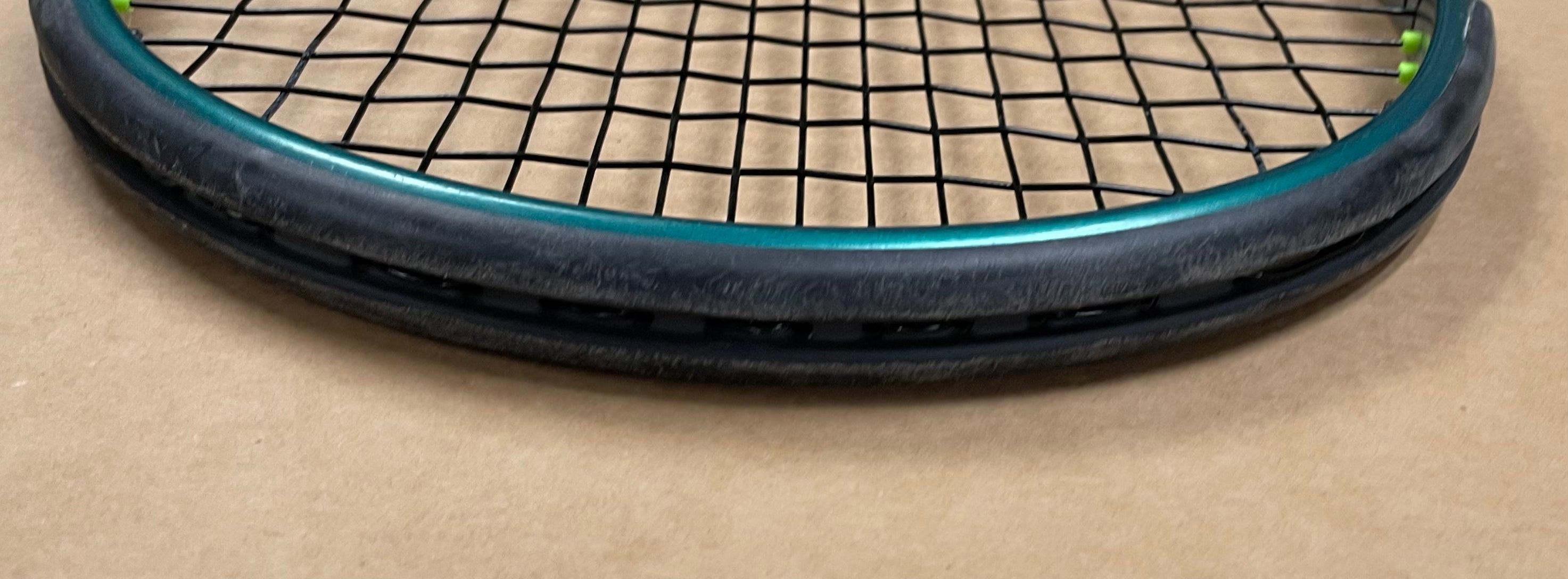 Used - Wilson Blade 104 v9 (4 1/4")