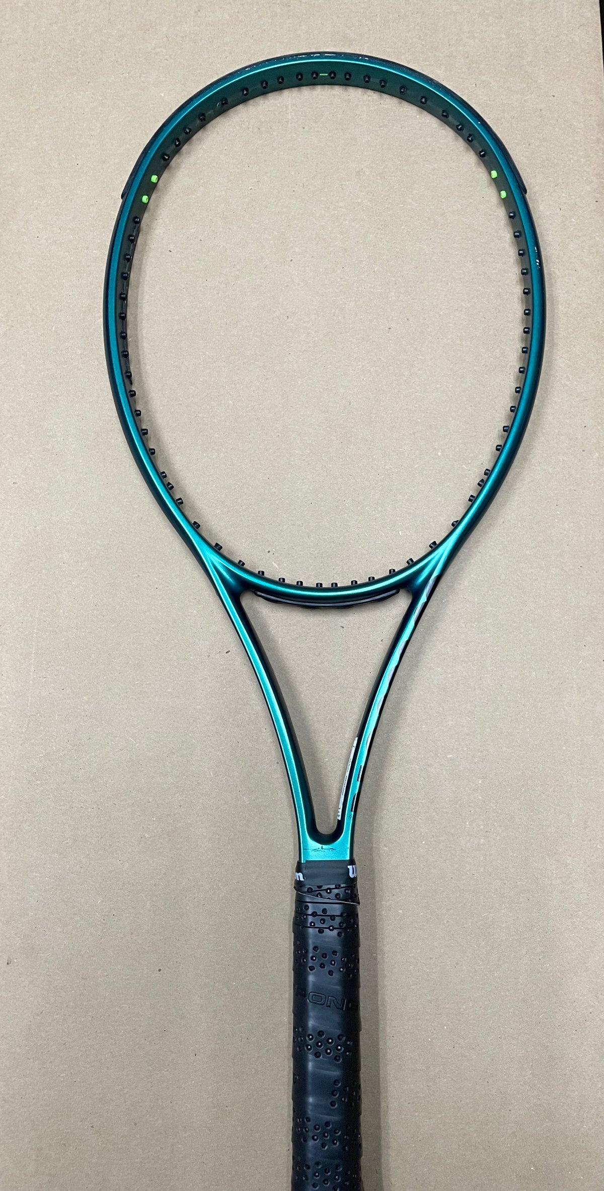 Used - Wilson Blade 98 V9 16x19 (1/4)