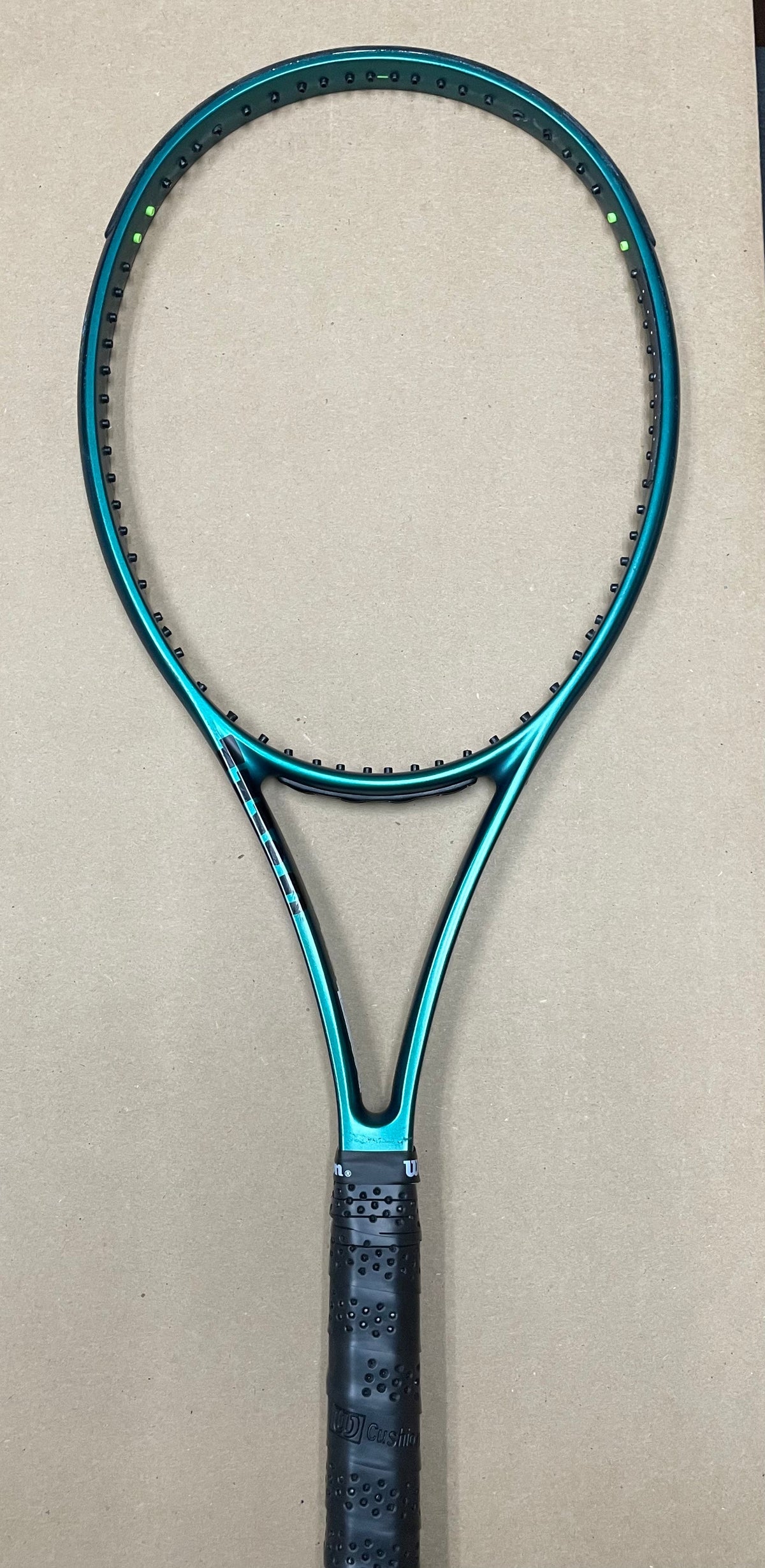 Used - Wilson Blade 98 V9 16x19 (1/4)