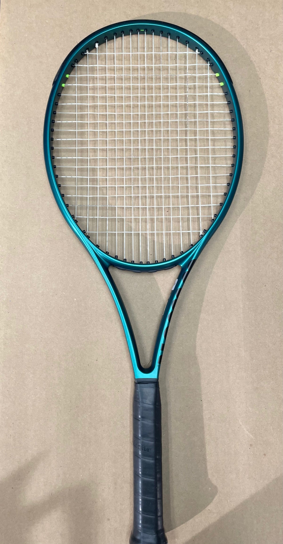 Used - Wilson Blade 100  V9 16x19 4 3/8 (3)