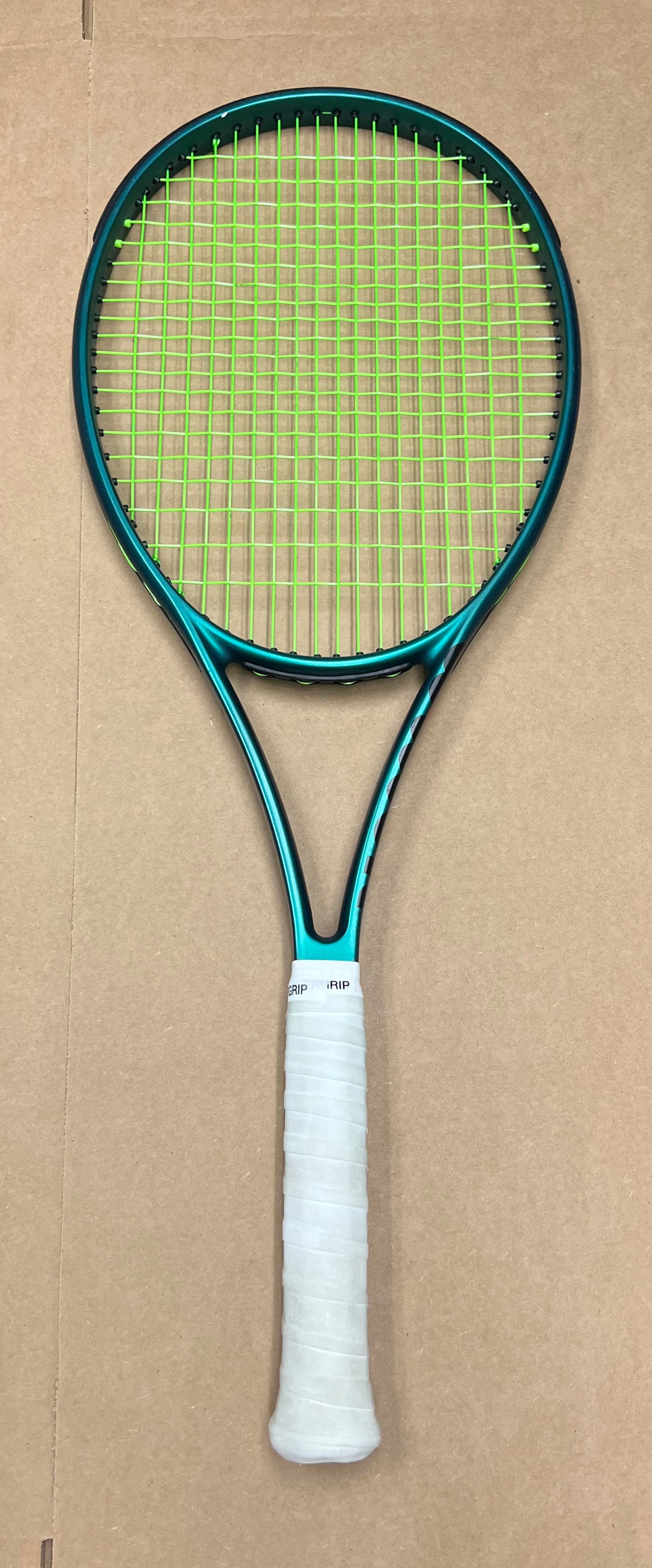 Used - Wilson Blade 98 18x20 v9 (4 1/4")