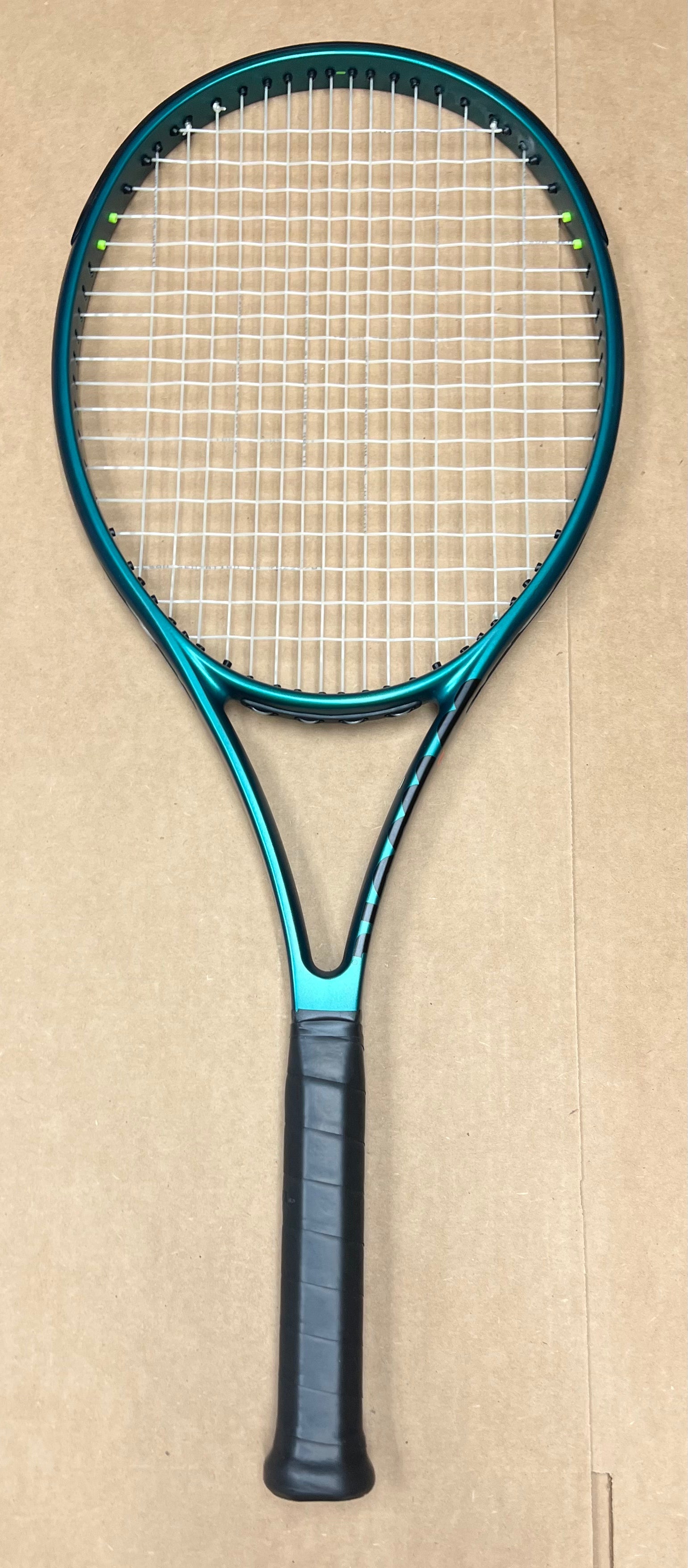 Used - Wilson Blade 104 v9 (4 3/8")