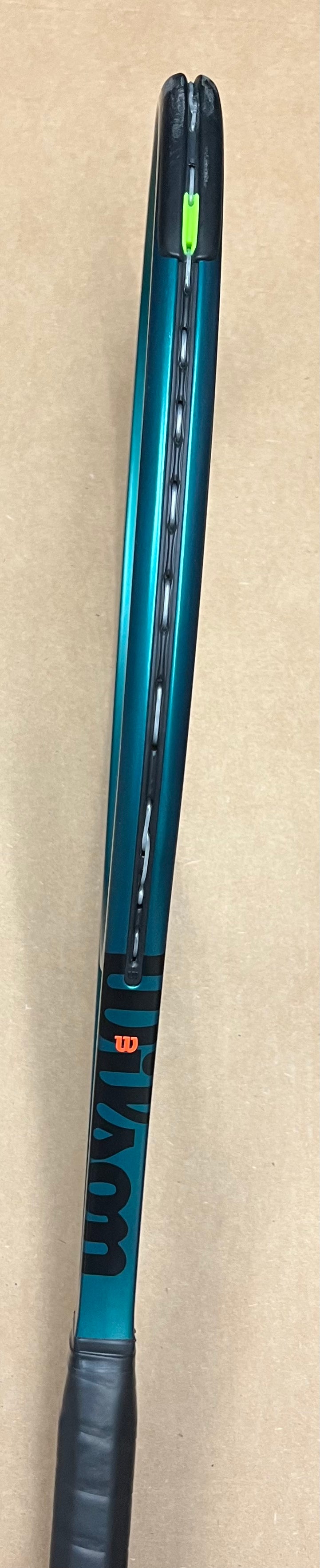 Used - Wilson Blade 104 v9 (4 3/8")